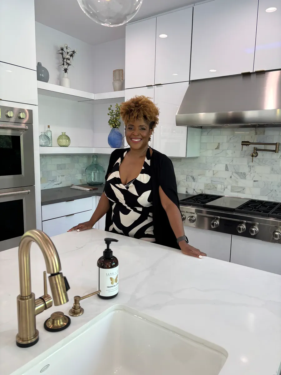 Marquita Thomas in a bright personal setting